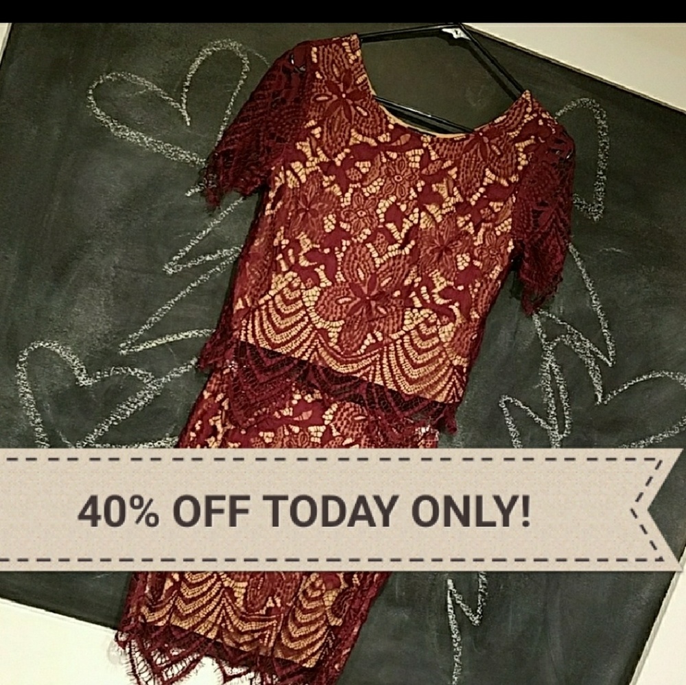 🔥NWT! EXPRESS Lace Crop Top W/ Mini Skirt